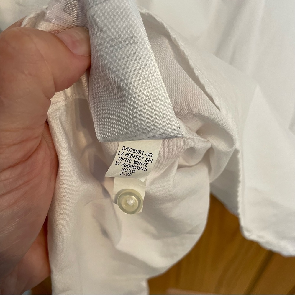 gap super fine Poplin perfect fit button down shirt, size large - Picture 6 of 6